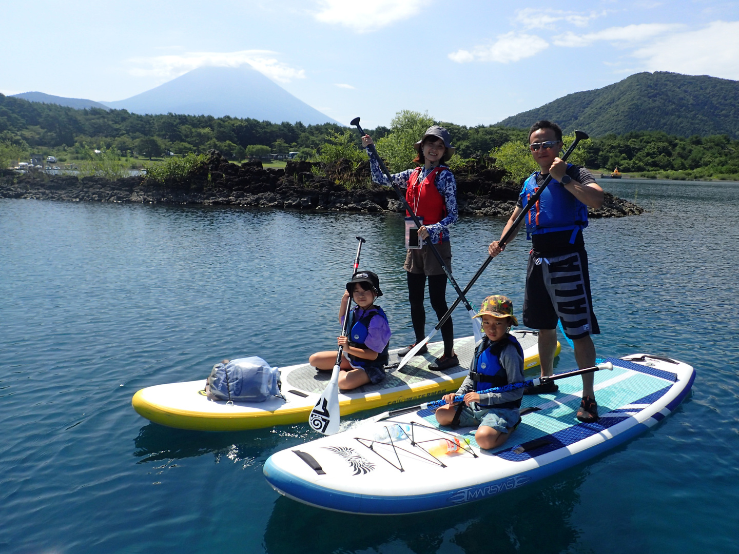 本栖湖親子でアップ